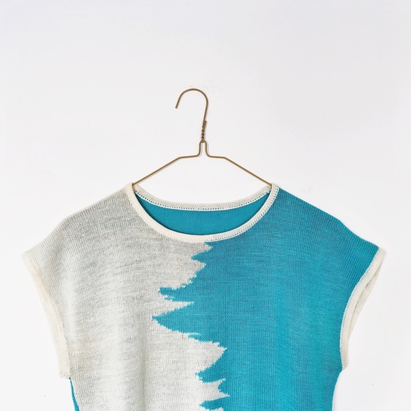 70s abstract knit sweater shirt - sleeveless - vtg turquoise white - Picture 2 of 5